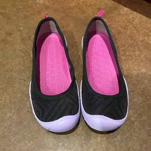 Girls Keen Slip ons